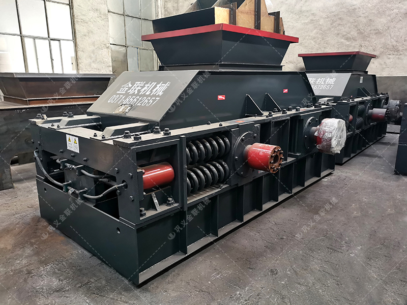 大型鐵礦石對輥制砂機(jī)多少錢一臺？