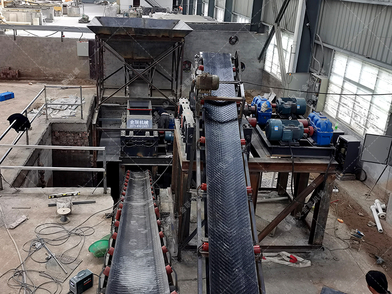 對輥破碎機(jī)破1噸礦石消耗多少電？