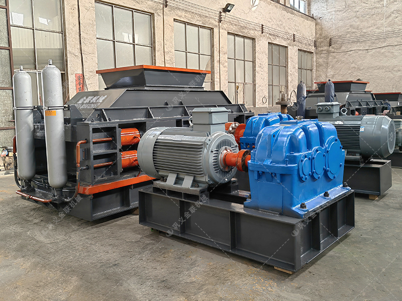 2PG1000x700中型液壓對輥破碎機(jī)發(fā)貨 發(fā)往新疆