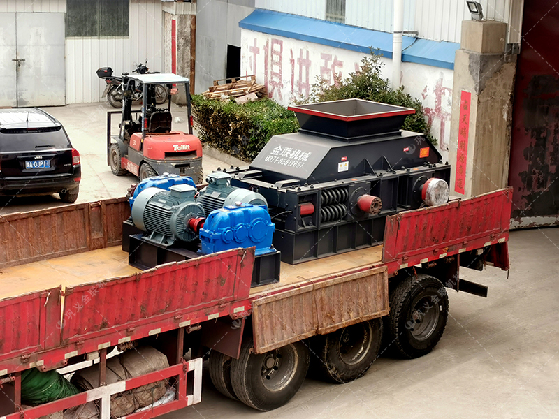 花崗巖制成沙子用對輥制沙機還是沖擊制砂機，哪個好用？