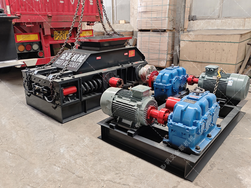 面對大塊高硬度的原煤與煤矸石，雙齒輥破碎機憑什么能“啃”得動？