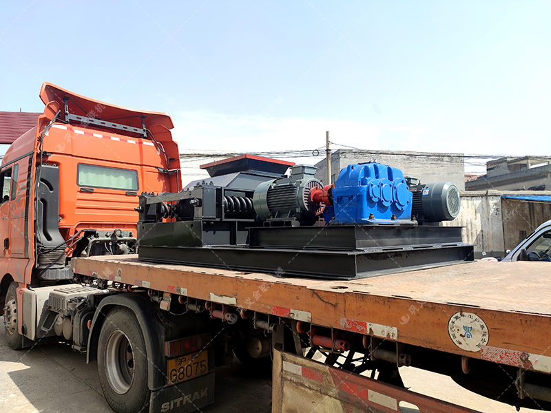 面對大塊高硬度的原煤與煤矸石，雙齒輥破碎機憑什么能“啃”得動？