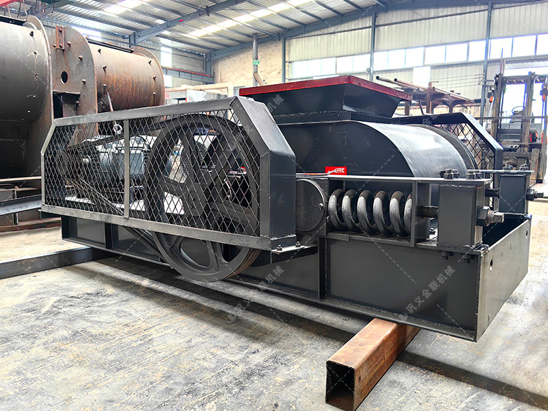 過(guò)度粉碎讓煤矸石“掉價(jià)”？雙齒輥破碎機(jī)怎么守住價(jià)值底線？