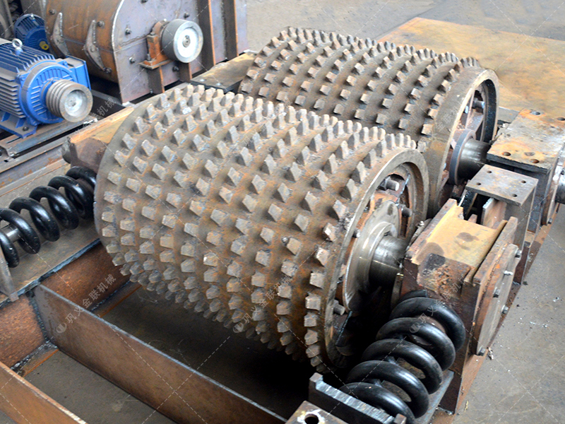 過(guò)度粉碎讓煤矸石“掉價(jià)”？雙齒輥破碎機(jī)怎么守住價(jià)值底線？